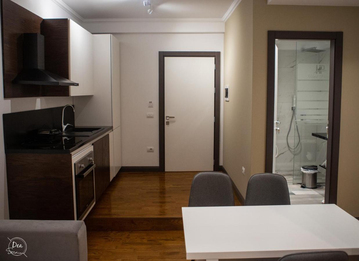 Suite Terrace Rooms & Apartments Korce Exterior photo